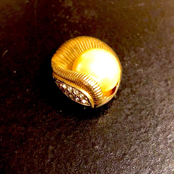 Jomaz pearl and crystals/Diamond pave brooch/pin - Picture 4 of 6